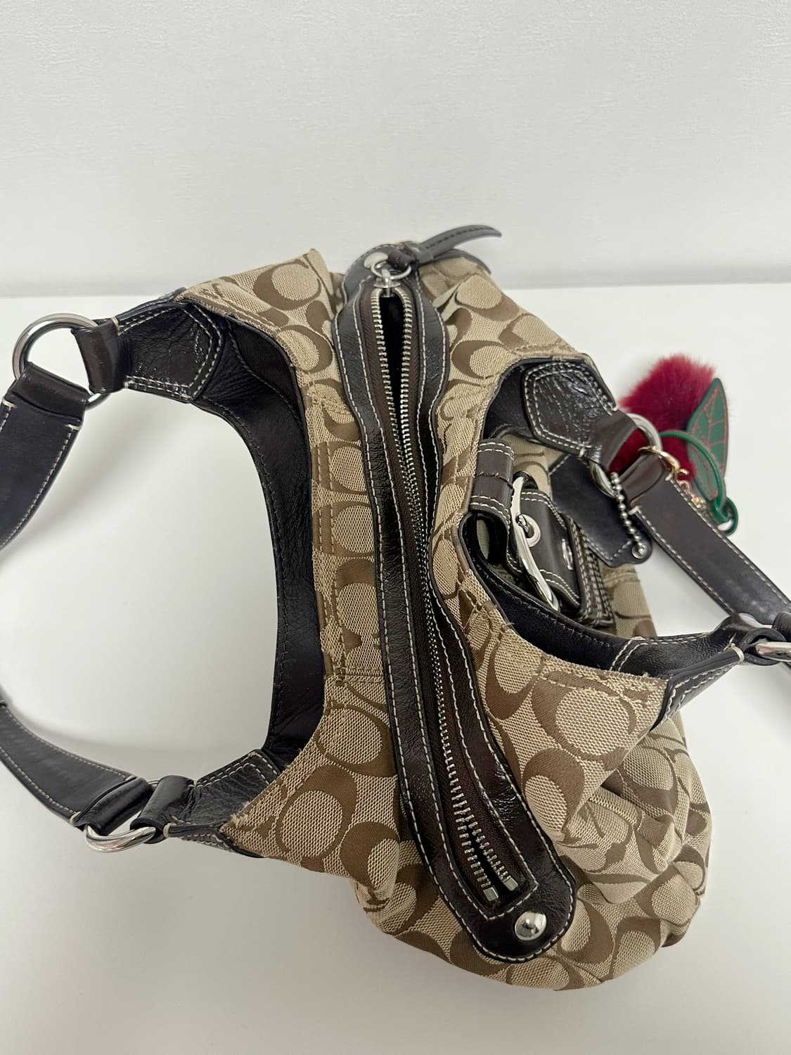 코치 버클 숄더백 상품이미지3