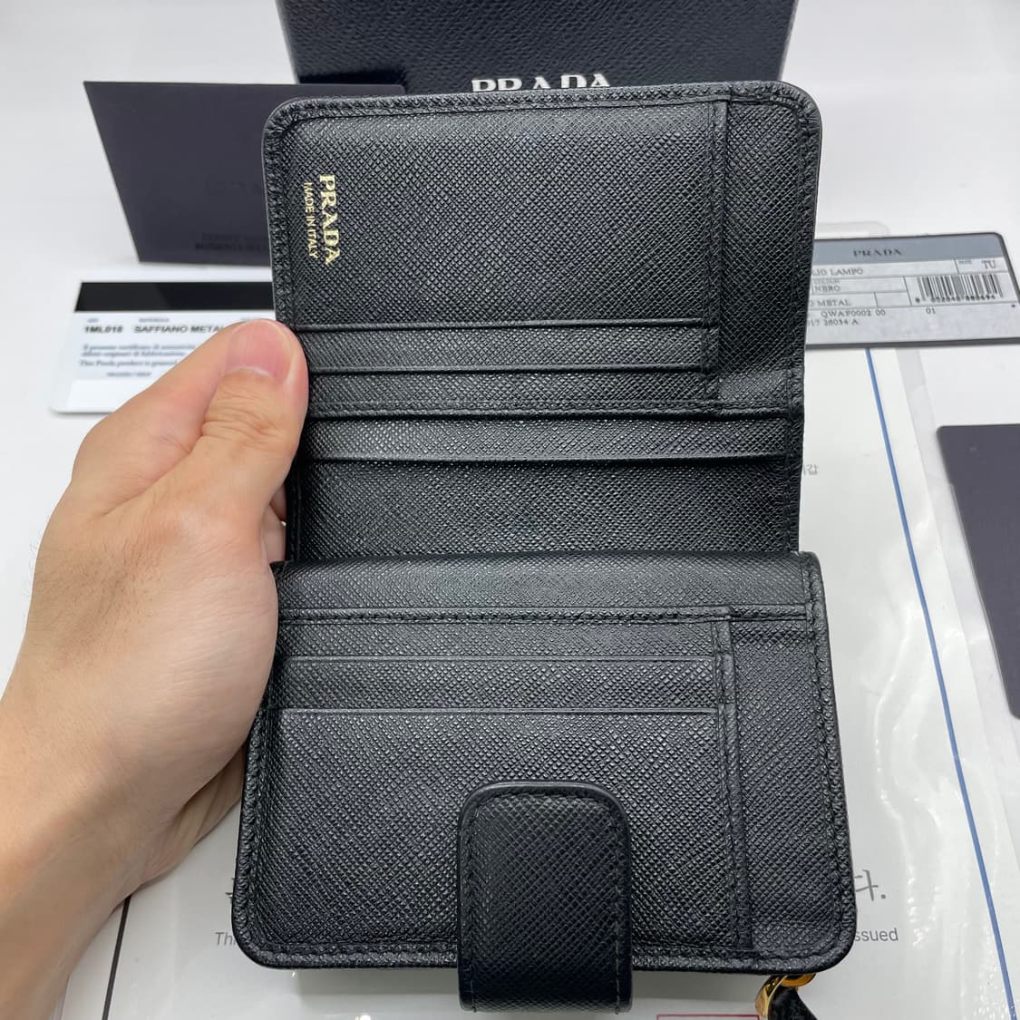 프라다 사피아노 로고 지퍼 반지갑 블랙 상품이미지5