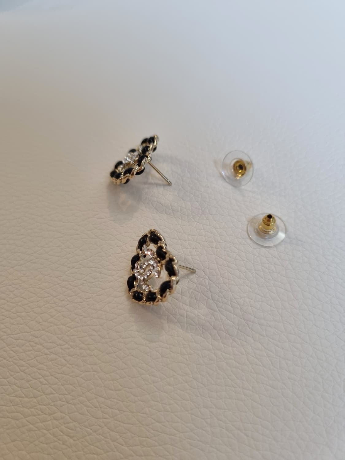 샤넬 가죽체인하트 CC로고 귀걸이 업사이클링 상품이미지5