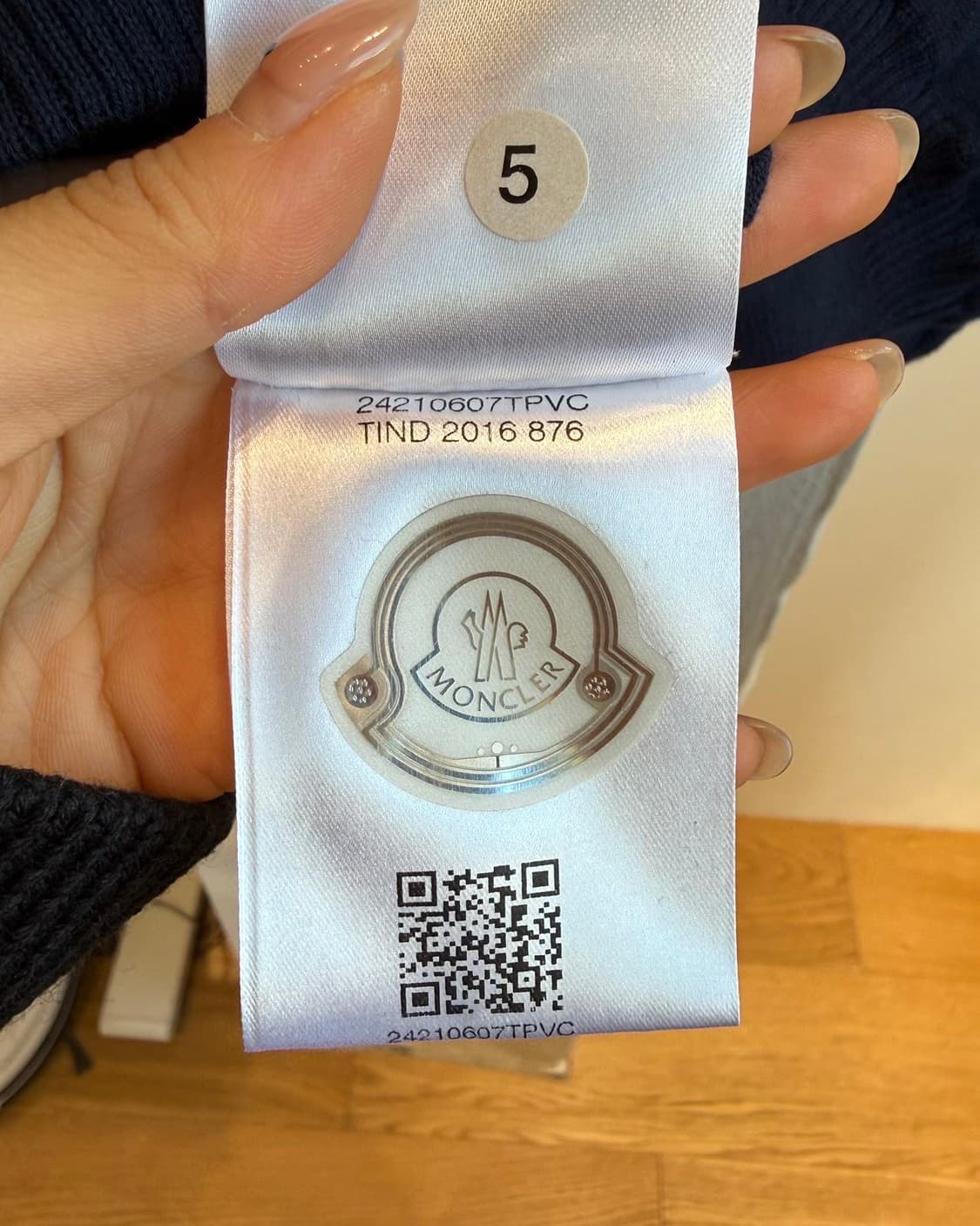 몽클레르 네이비 스트라이프 크루넥 니트  상품이미지10