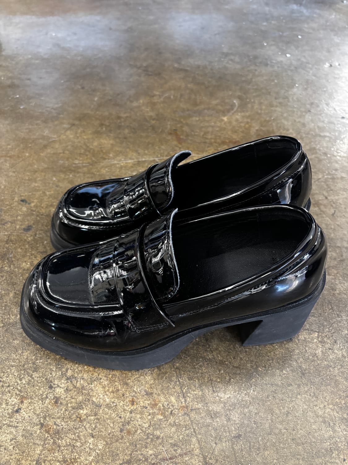 착한구두 블랙 에나멜 로퍼 여성 구두 240 상품이미지4