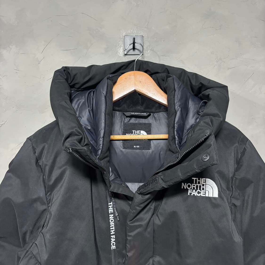 노스페이스 아웃라이트 구스다운 패딩 블랙 상품이미지2