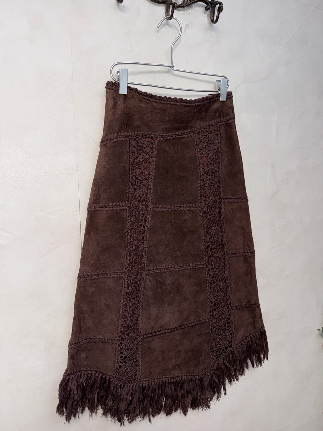 Dark brown suede crochet fringe skirt 상품이미지2