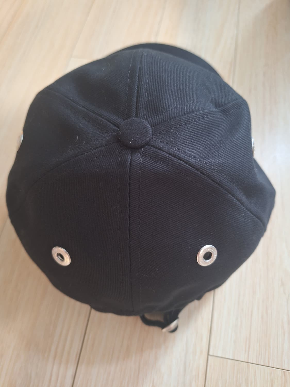 아미 드 쾨르 자수로고 볼캡 블랙 색상 판매합니다! 상품이미지2