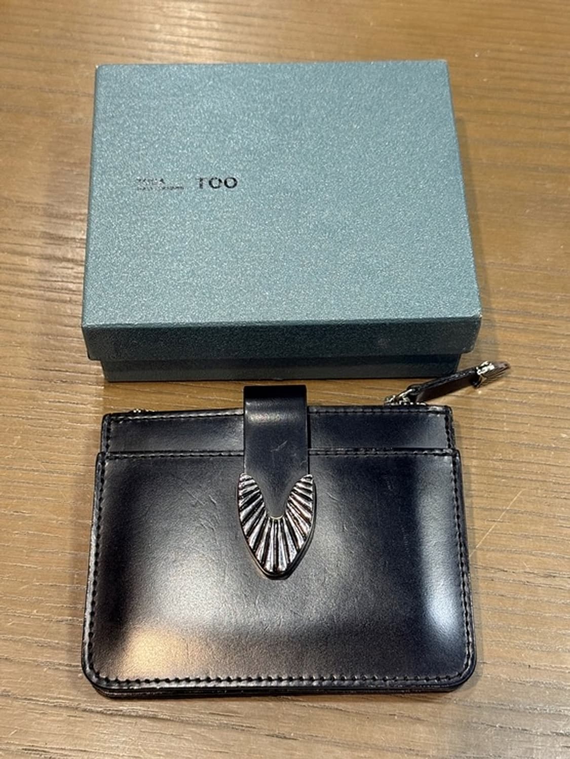 토가 TOGA TOO 지갑 판매합니다. 상품이미지1
