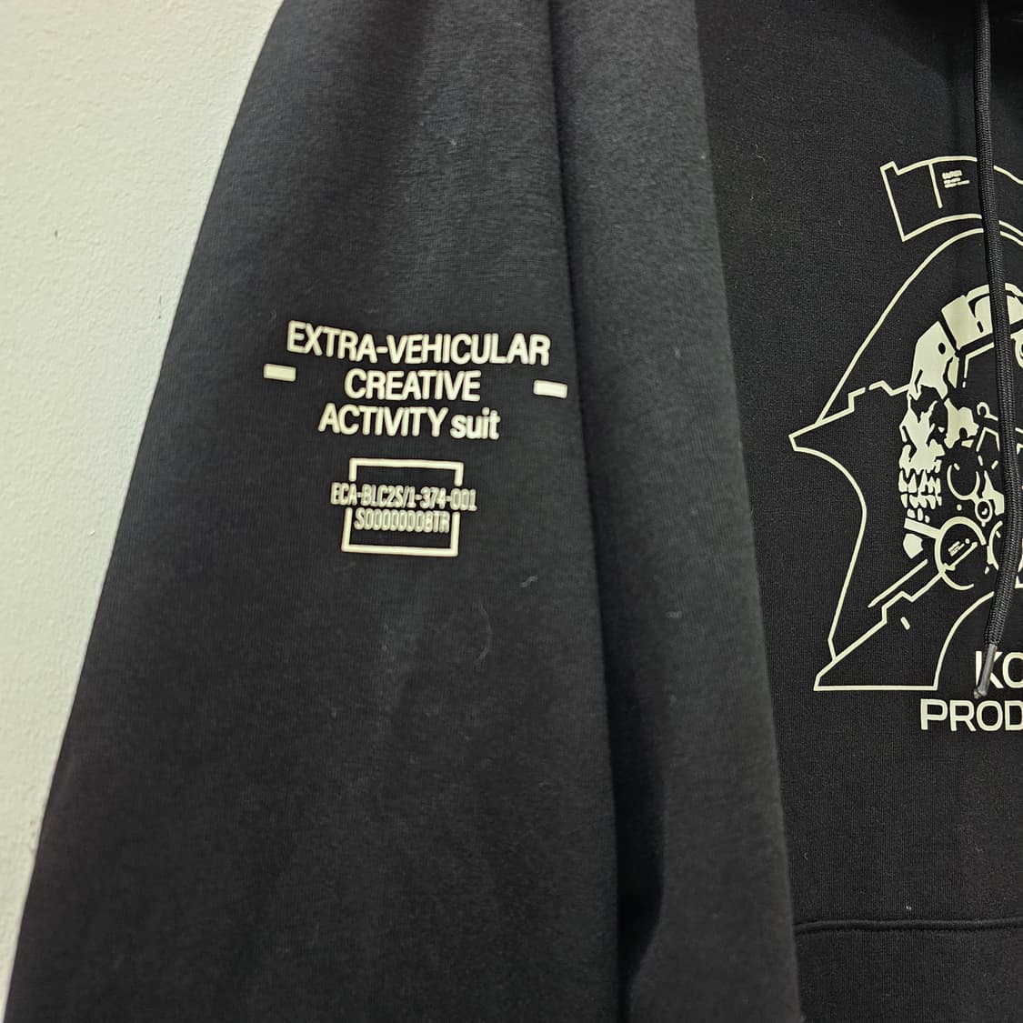 [GU × KOJIMA PRODUCTIONS] 루덴스 로고 후드티 상품이미지4