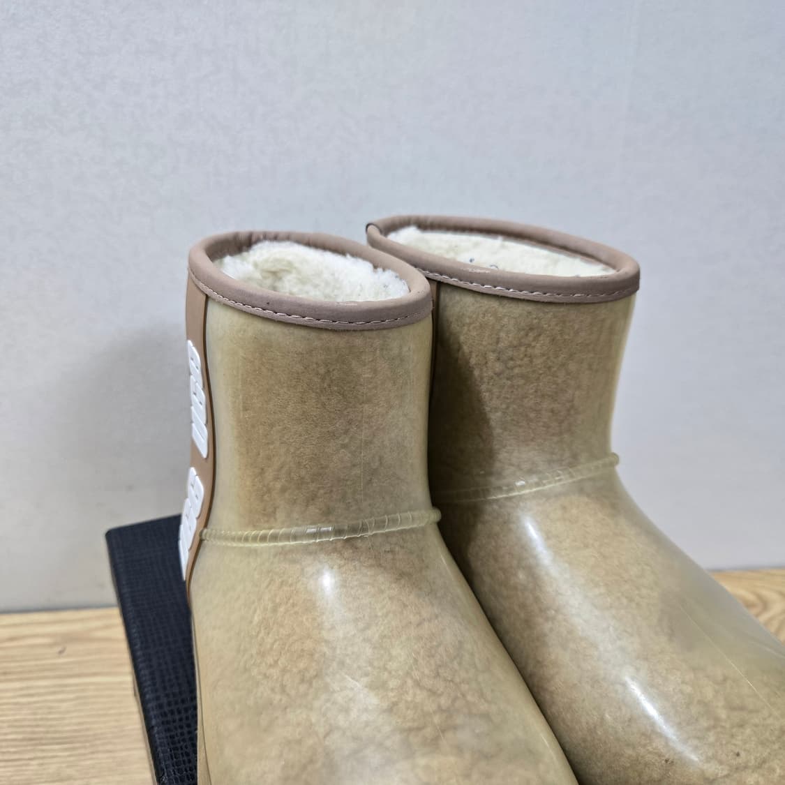 240 UGG 미국어그 클리어 미니 베이지 방수어그 상품이미지6