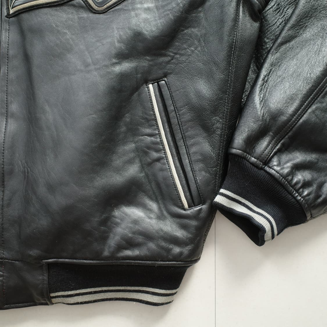 00s 아비렉스 AVIREX USA 스컬 윙 로고 레더 바시티 자켓 상품이미지3