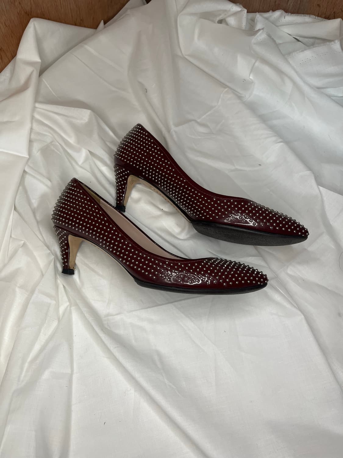 미우미우 스터드 힐 상품이미지4