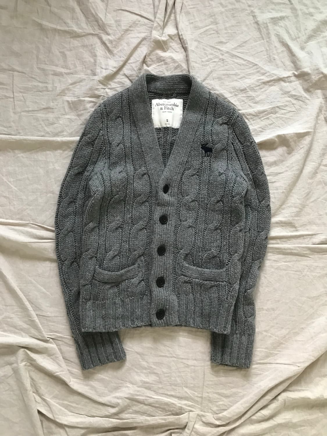 아베크롬비 산양 로고 케이블 차콜 니트 가디건 상품이미지6