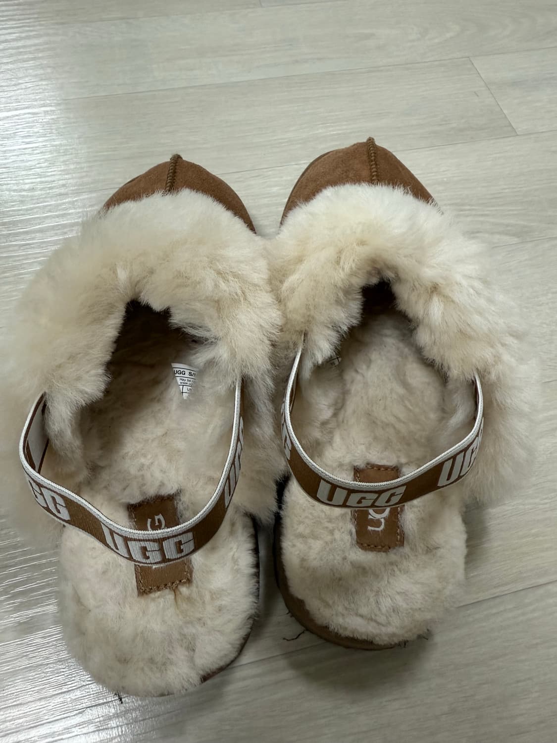 키즈 UGG 로고 밴딩 퍼 카라 플랫폼 샌들 (펀케트)220 상품이미지2
