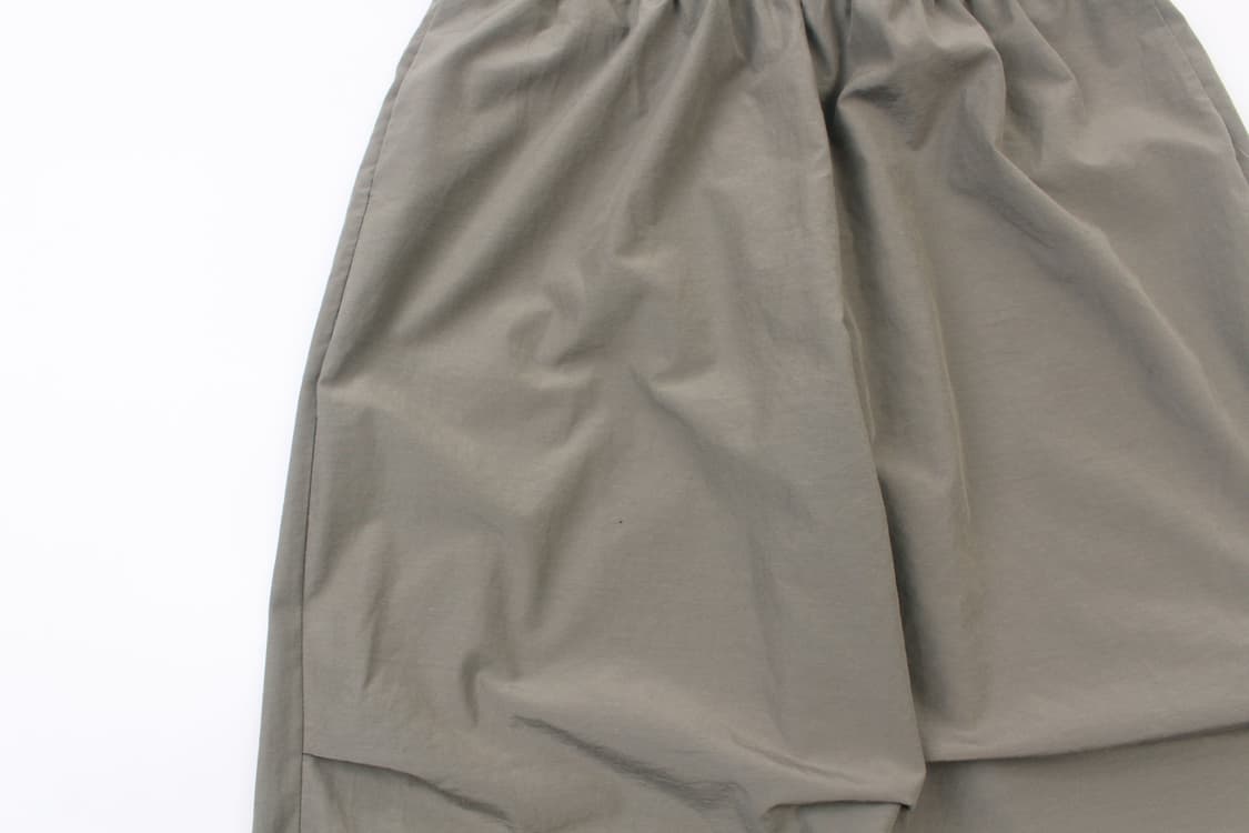 URBAN REVIVO Poly Wide Pants  상품이미지5