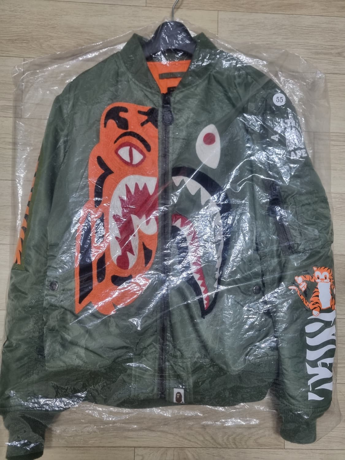 [판매] 베이프 BAPE 샤크 타이거 하프 ma-1 자켓 상품이미지2