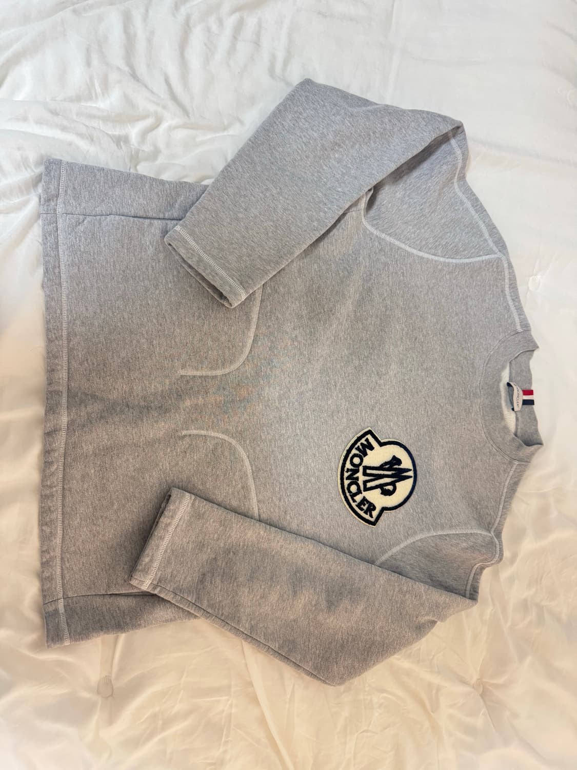 몽클레어 빅로고 스티치 맨투맨(연그레이) 상품이미지3