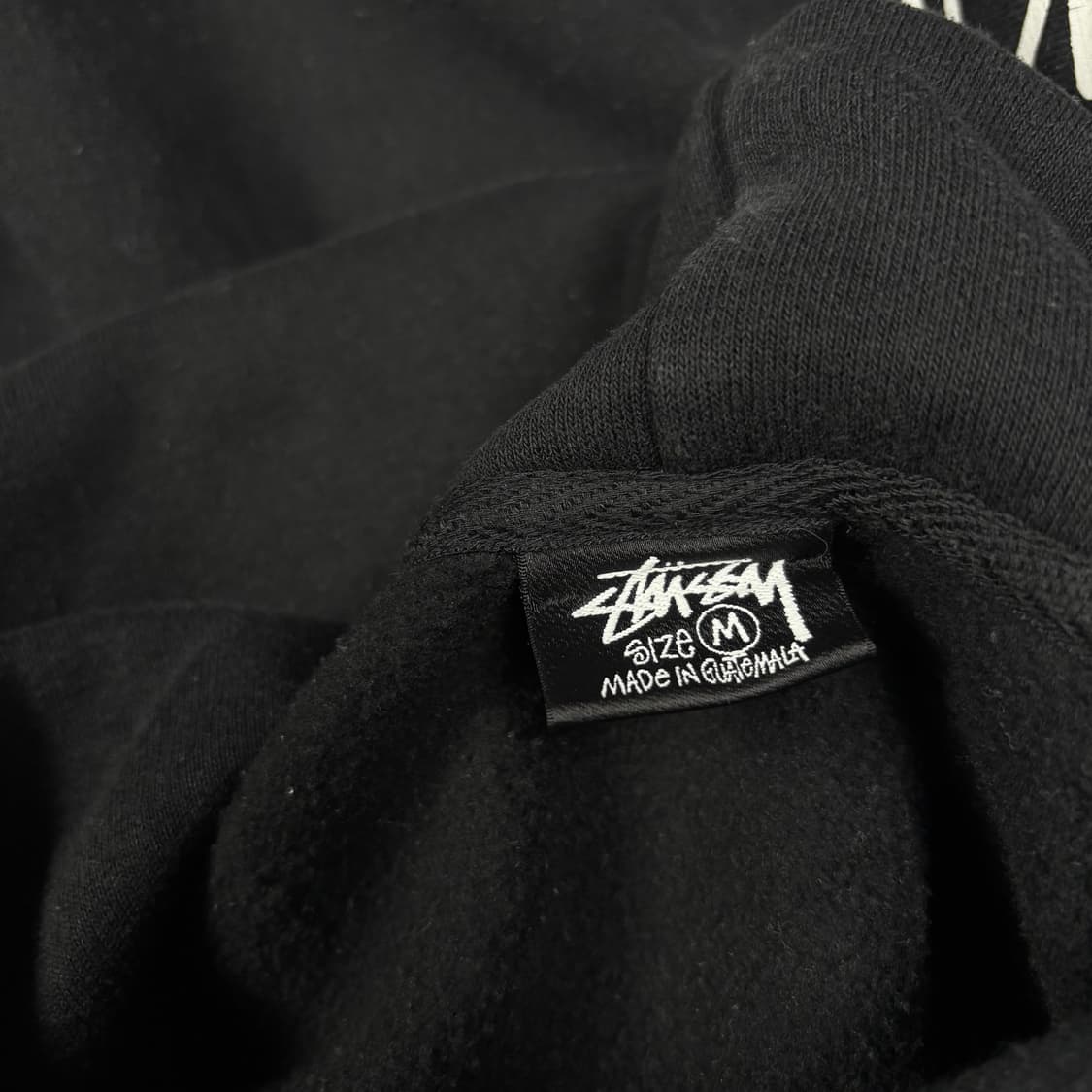 스투시 블랙컬러 월드투어로고 후드티 상품이미지5