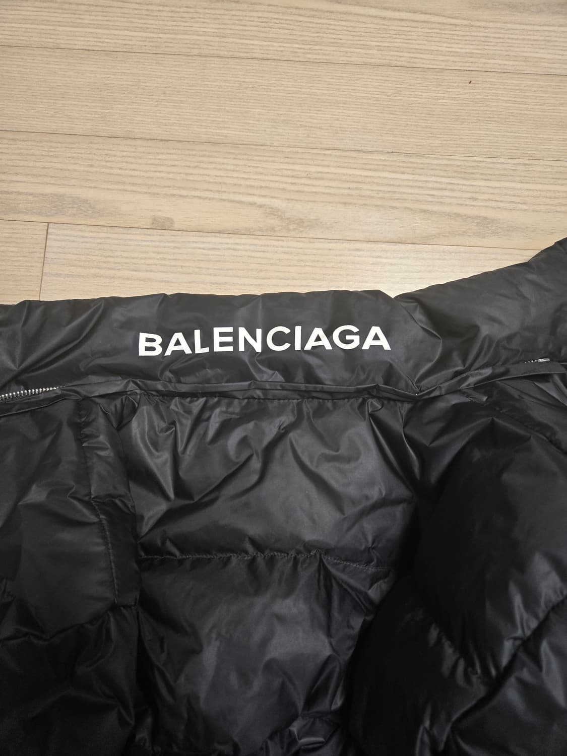 발렌시아가 로고 다운 푸퍼 패딩 상품이미지4