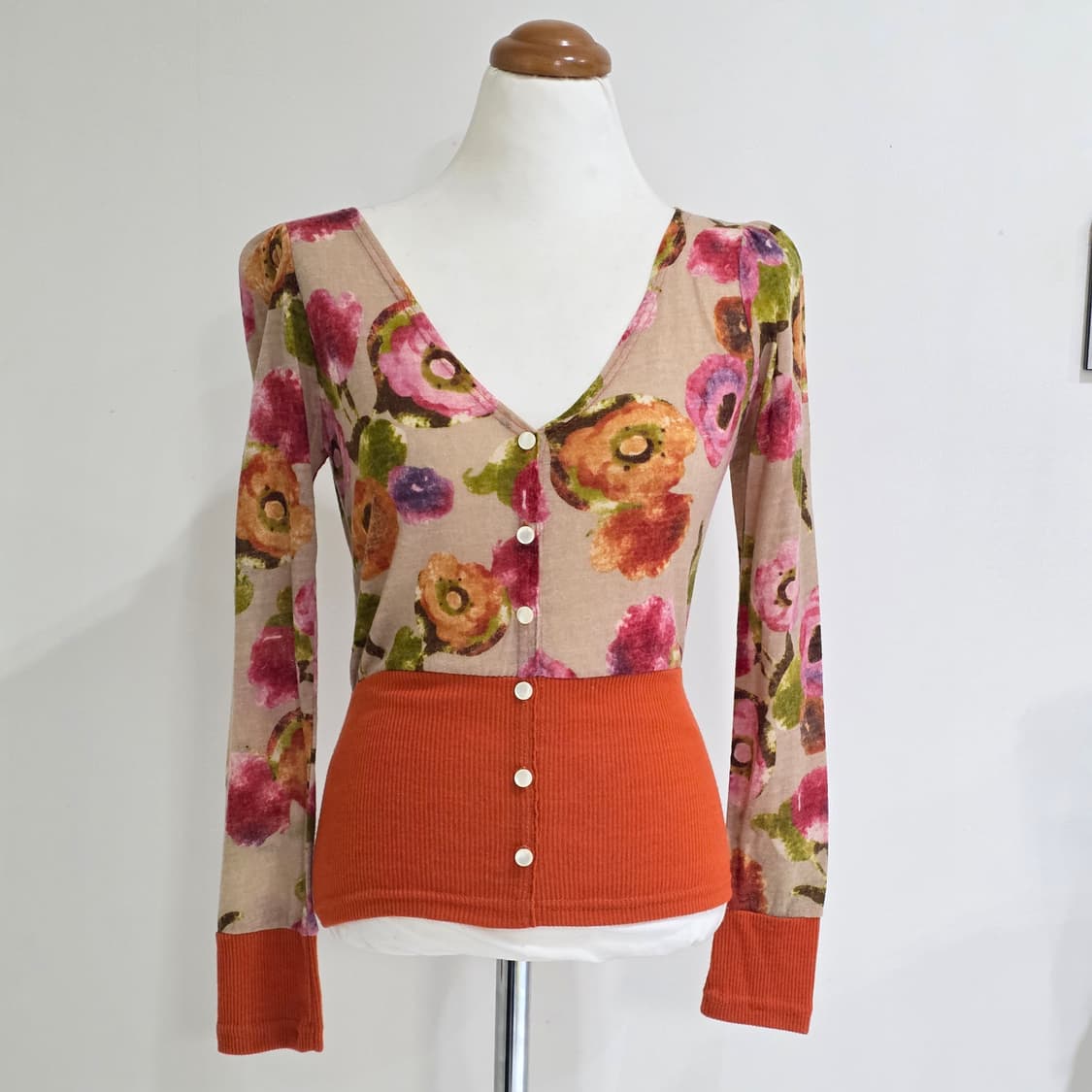 빈티지)플로럴 로맨틱갸루 로즈 딱붙 모리걸오렌지 브이넥 골지니트가디건 상품이미지1