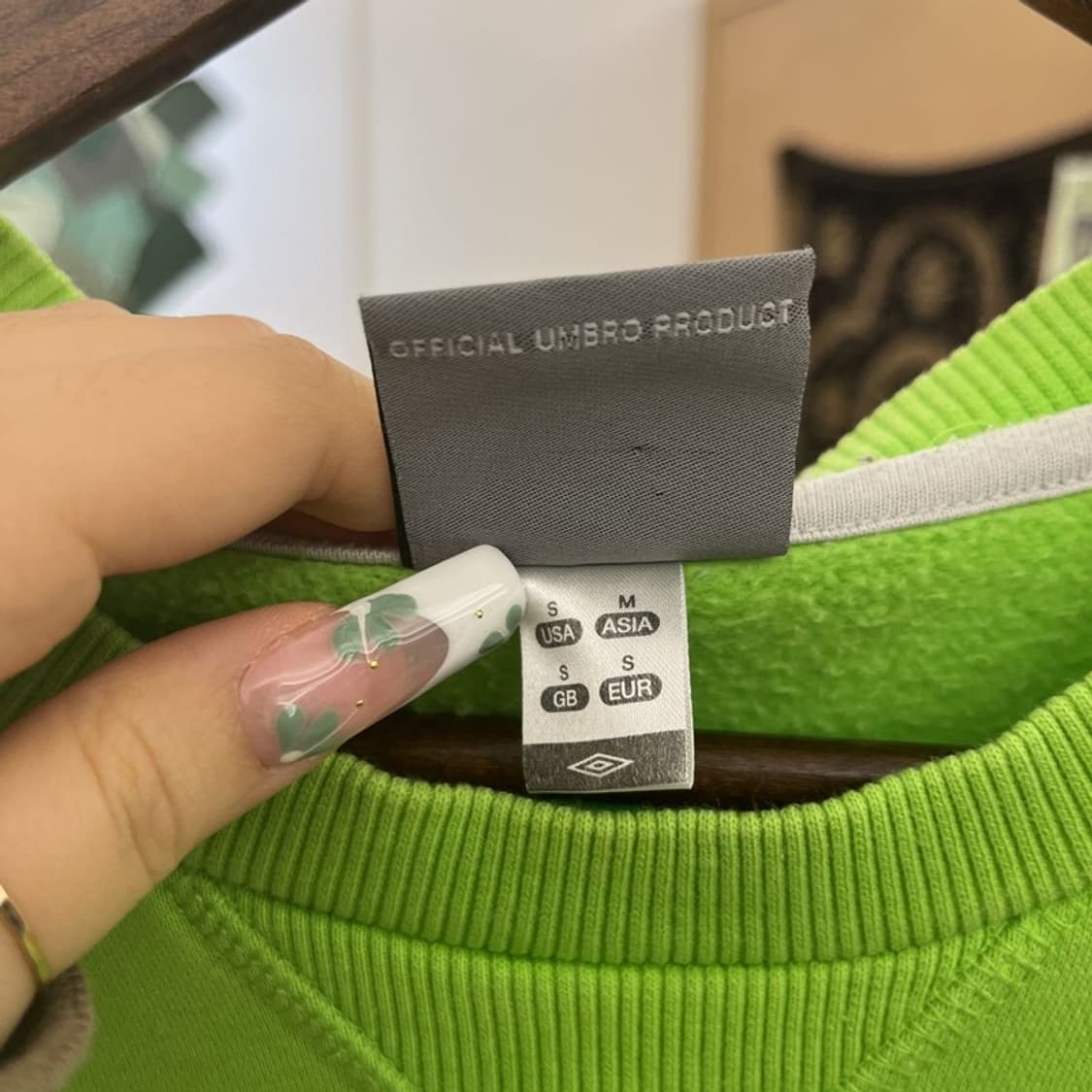 엄브로 올드스쿨 락 펑크 키치 네온그린 맨투맨 M C11026 상품이미지6