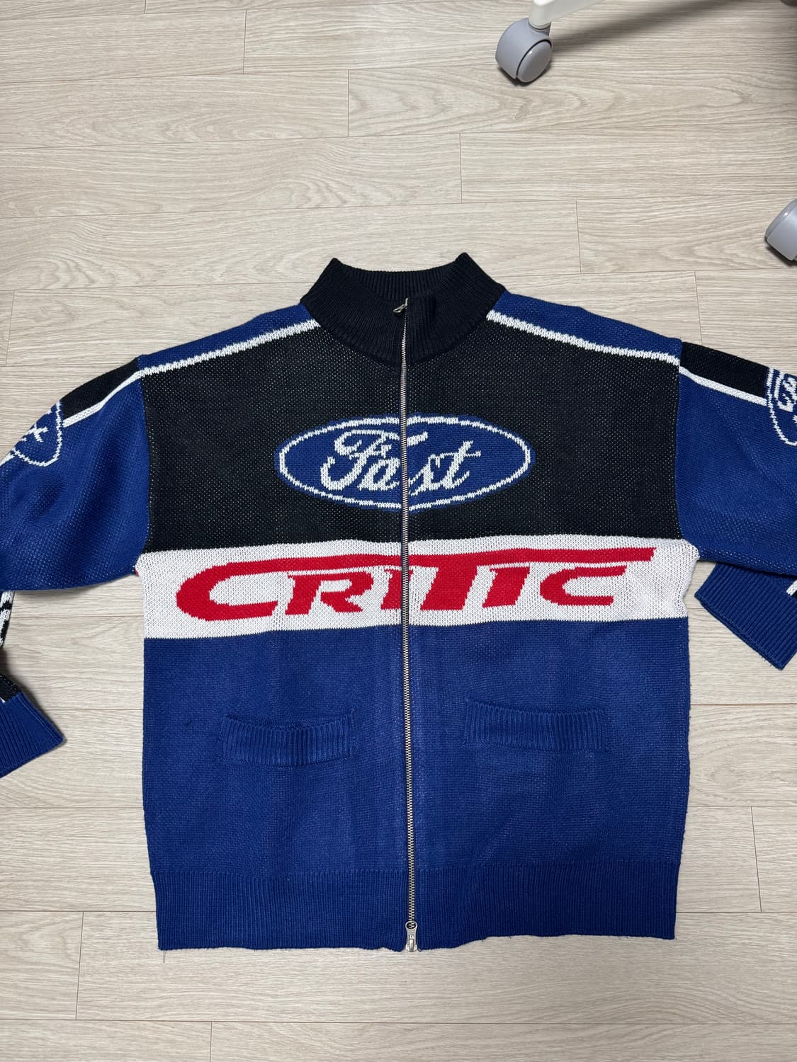 크리틱 집업 니트 상품이미지1