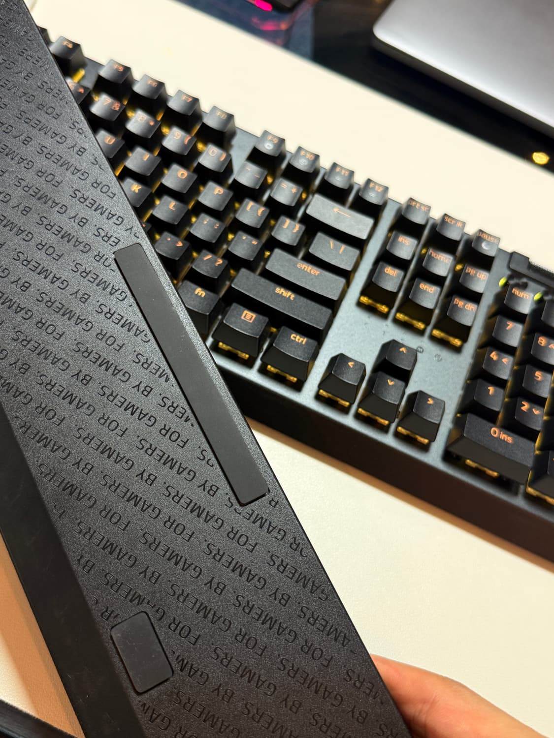 레이저 BlackWidow V4 블랙 색상 유선 키보드 블랙 거의새거 상품이미지4