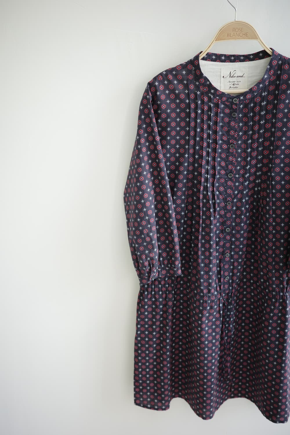 Niko and • 네이비 패턴 핀턱 아사코튼 원피스 상품이미지3