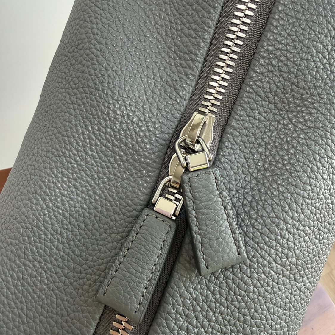 프라다 레더 트라이앵글 백 상품이미지6