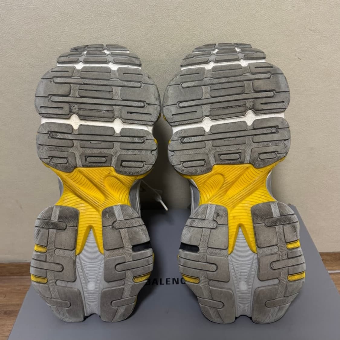 (44) 발렌시아가 카고 스니커즈 그레이 블랙 옐로우 상품이미지8
