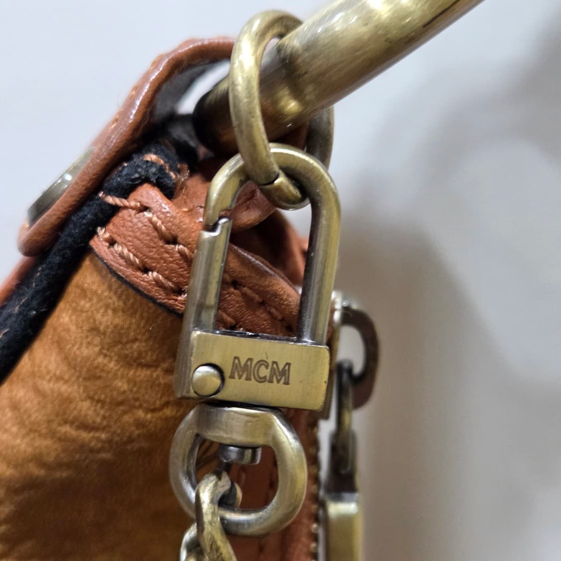 엠씨엠 비세토스 호보 숄더 상품이미지4