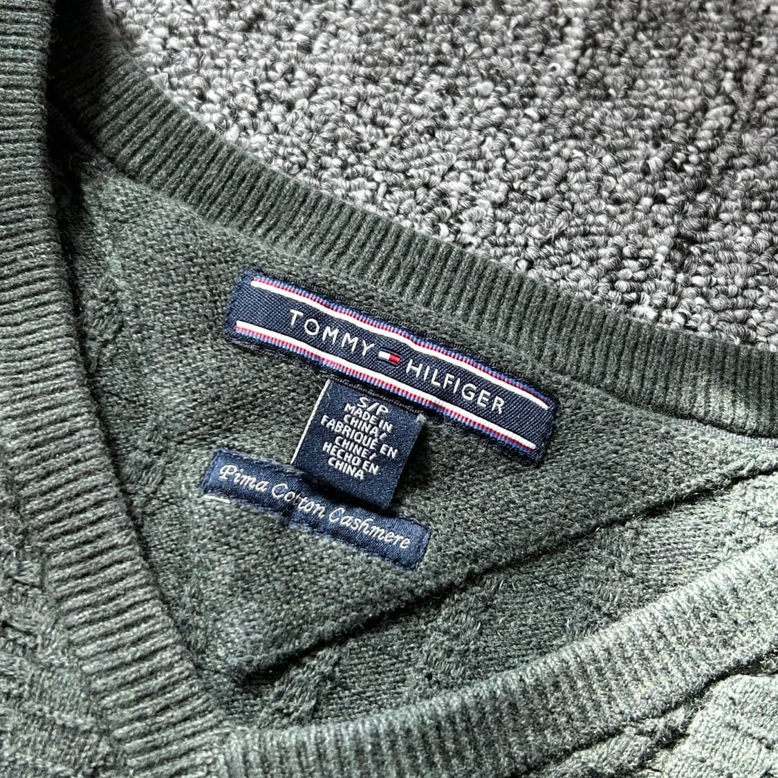 타미힐피거 캐시미어 딥그린 브이넥 니트  상품이미지6