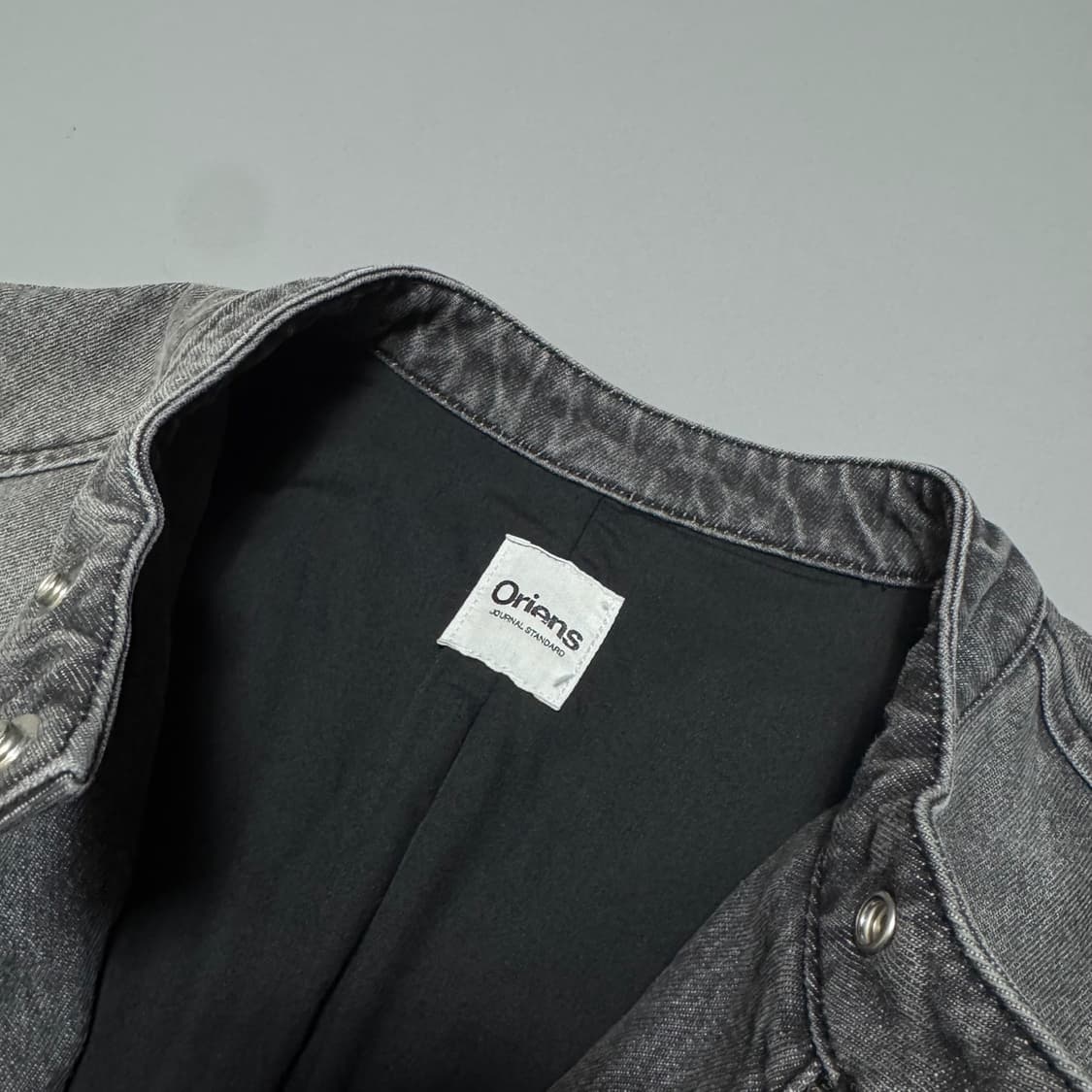 Oriens by 저널스탠다드 차콜컬러 워시드 데님 라이더스 자켓 상품이미지3