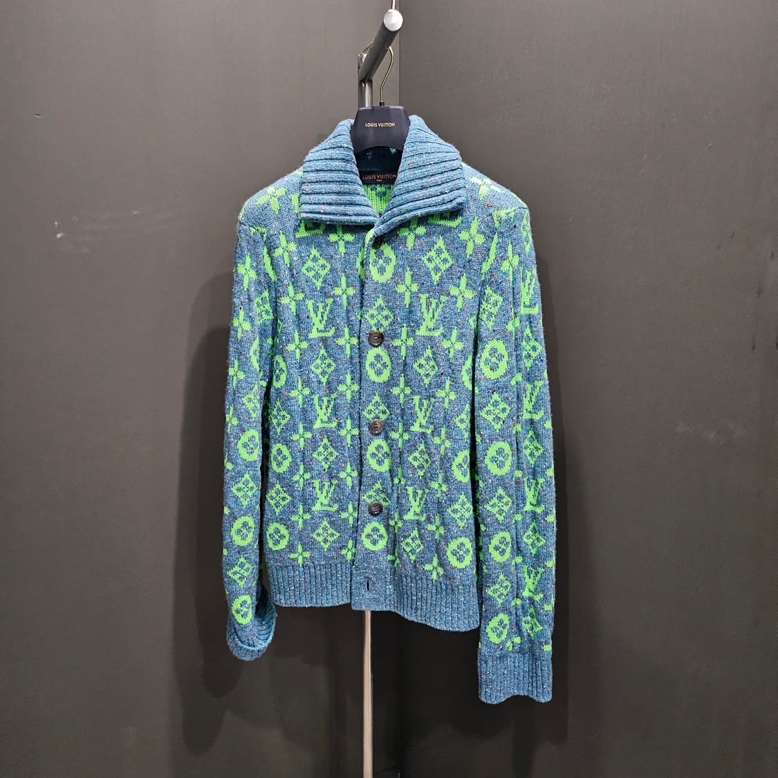 루이비통 모노그램 시그니처 레귤러 리브드 울 가디건 상품이미지2
