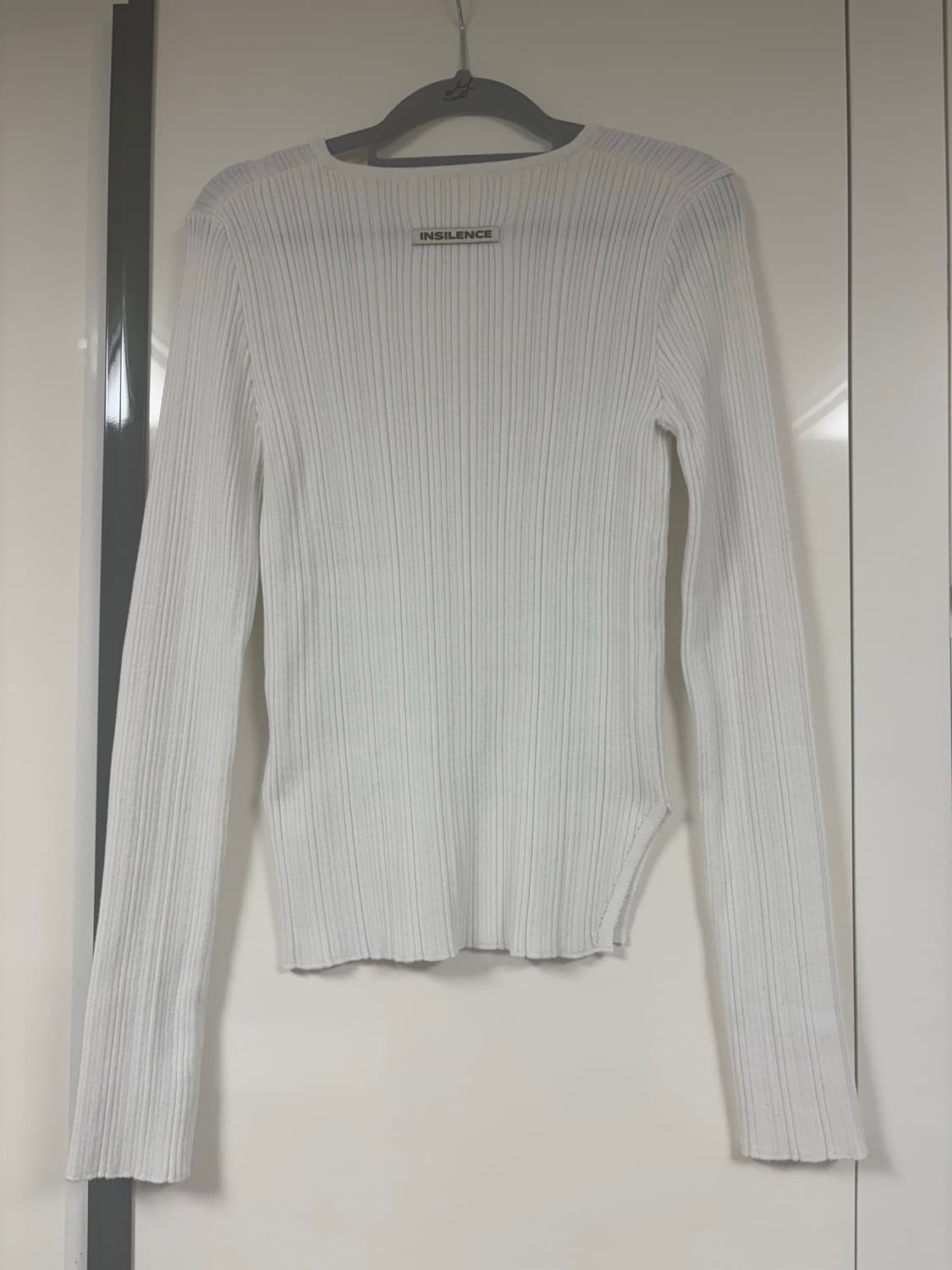 인사일런스 기본 니트 화이트 색상 상품이미지3