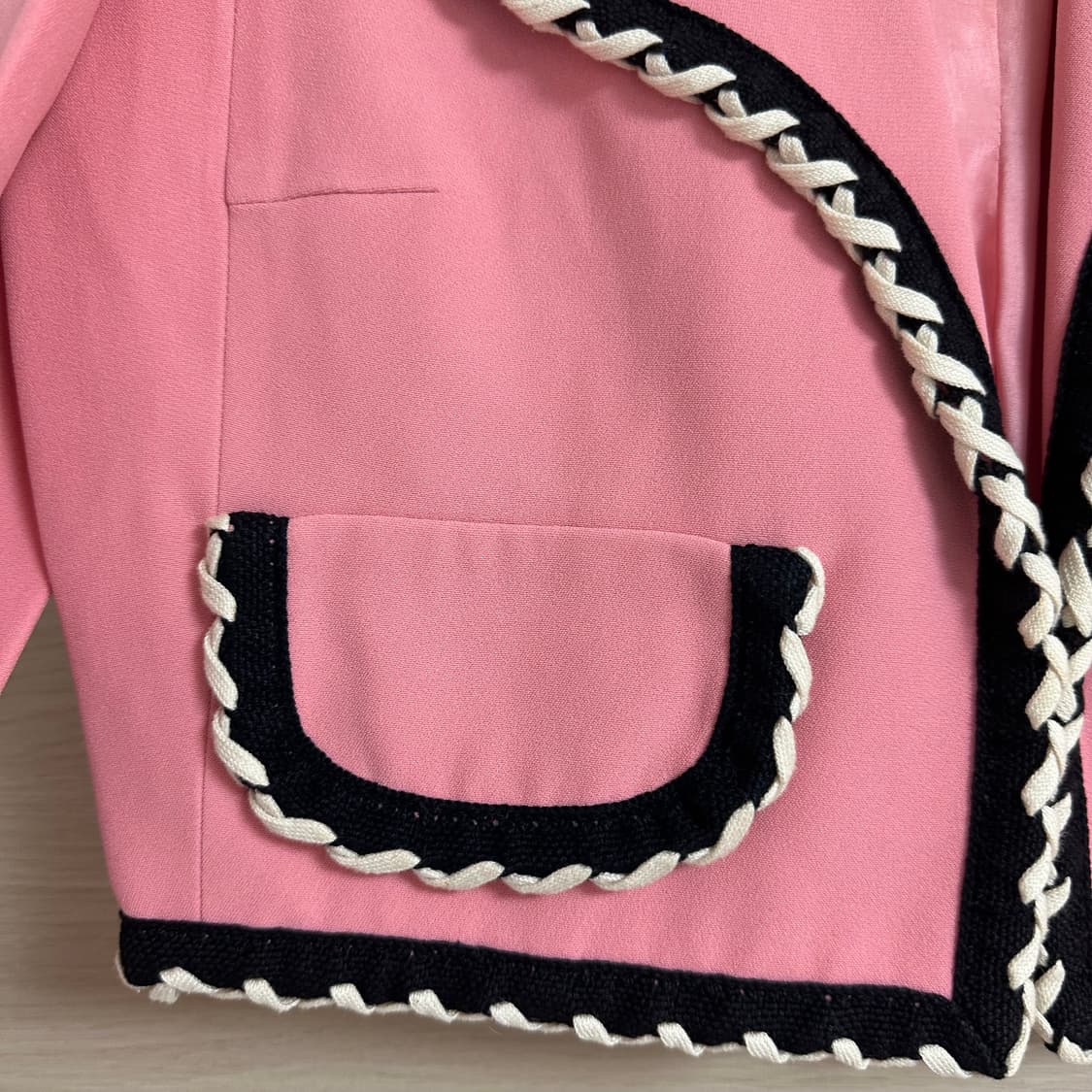 모스키노 레이스 테이핑 핑크 크롭 자켓 (국내 55사이즈) 상품이미지3