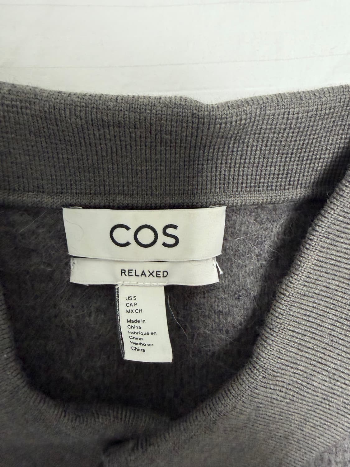 cos 오픈카라 니트 그레이 S 상품이미지5