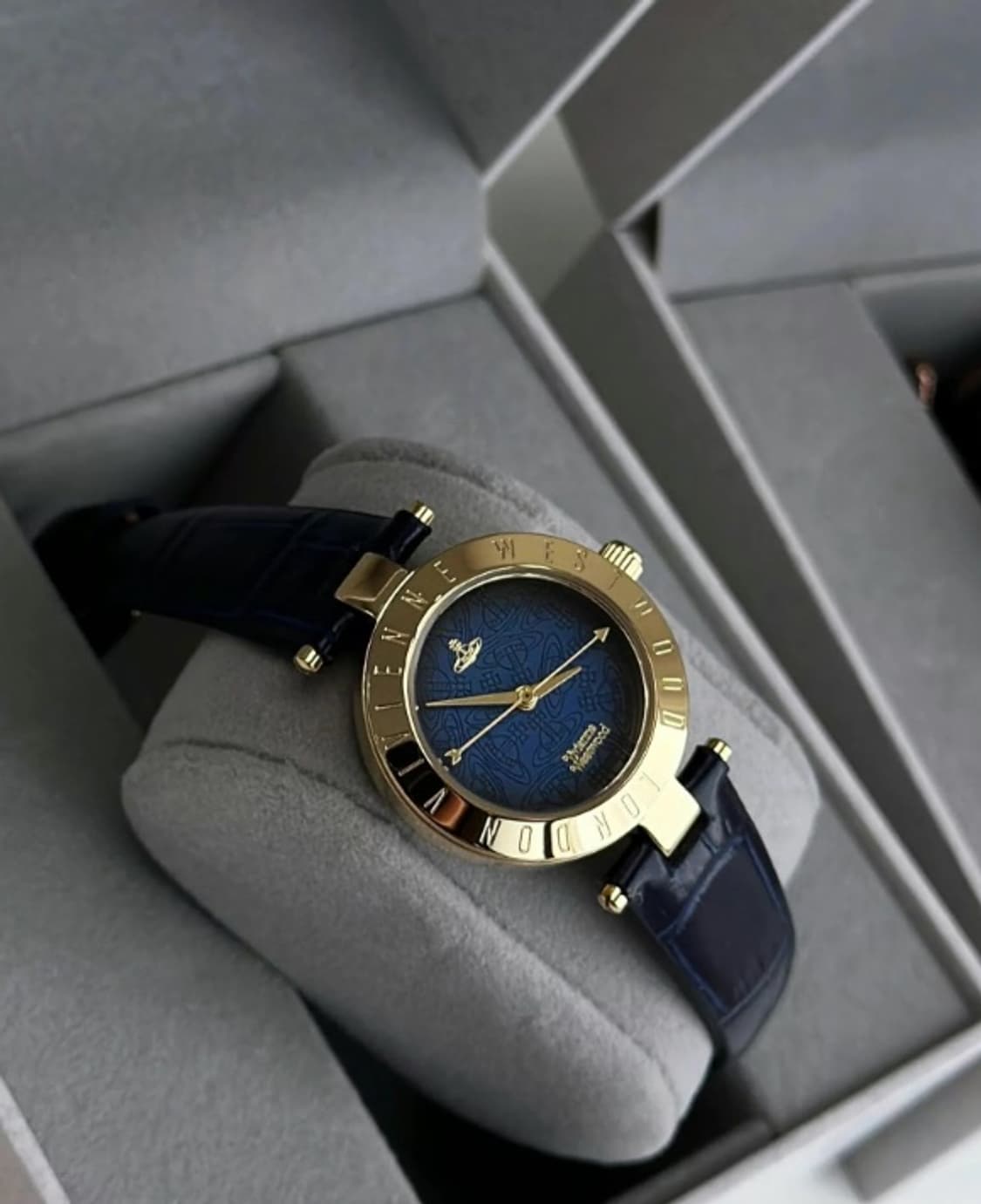 정품 비비안웨스트우드 시계 블루 다이얼 거의새것 28MM 상품이미지2