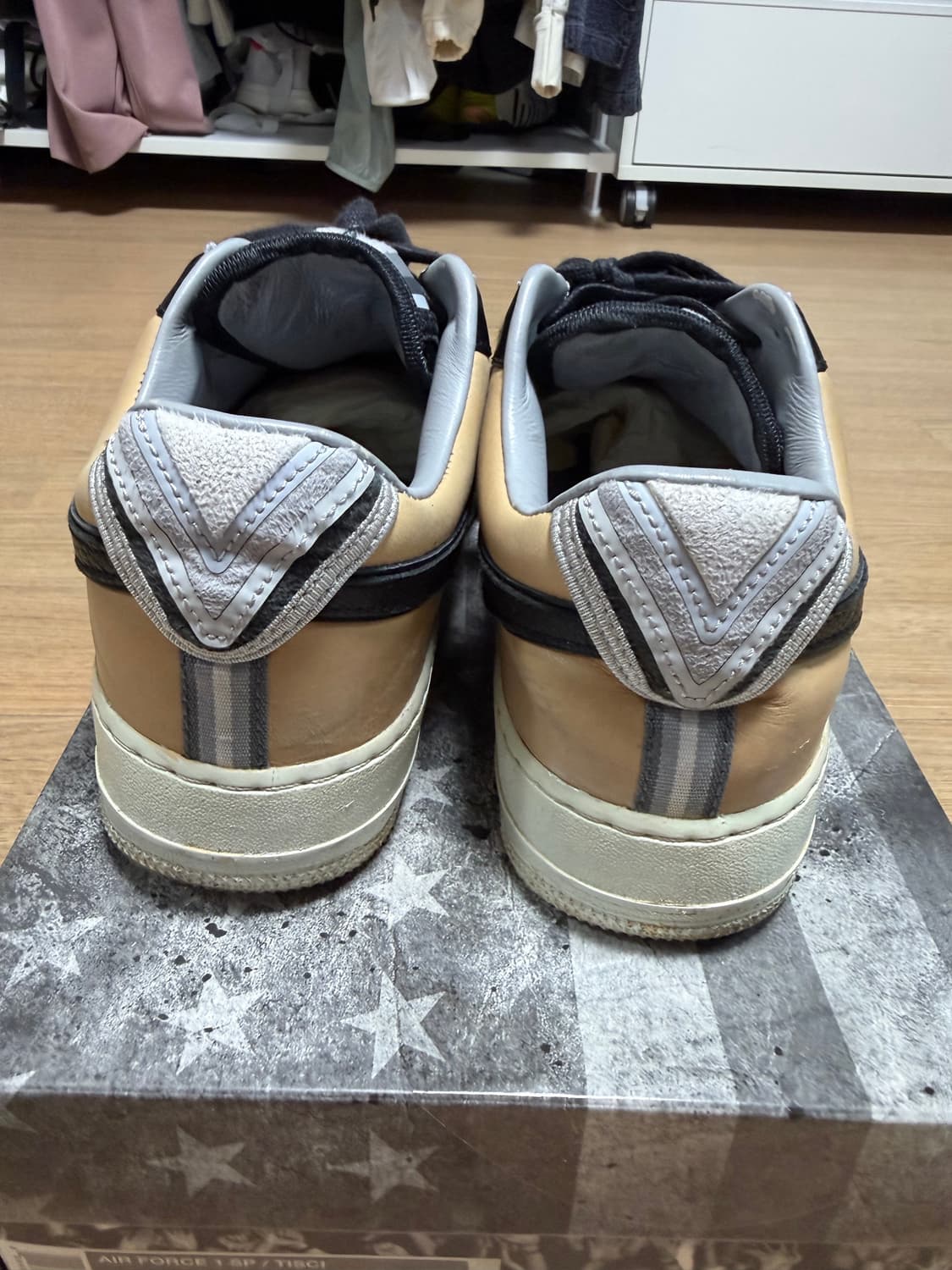 [9] 나이키 x 리카르도 티시 에어포스 1 로우 탄 상품이미지4