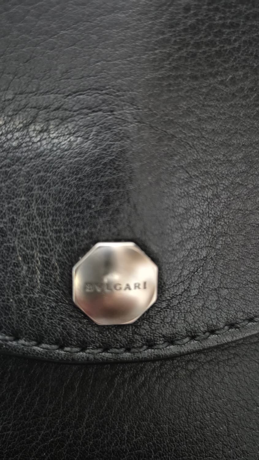 불가리 블랙 가죽 핸드백 상품이미지5