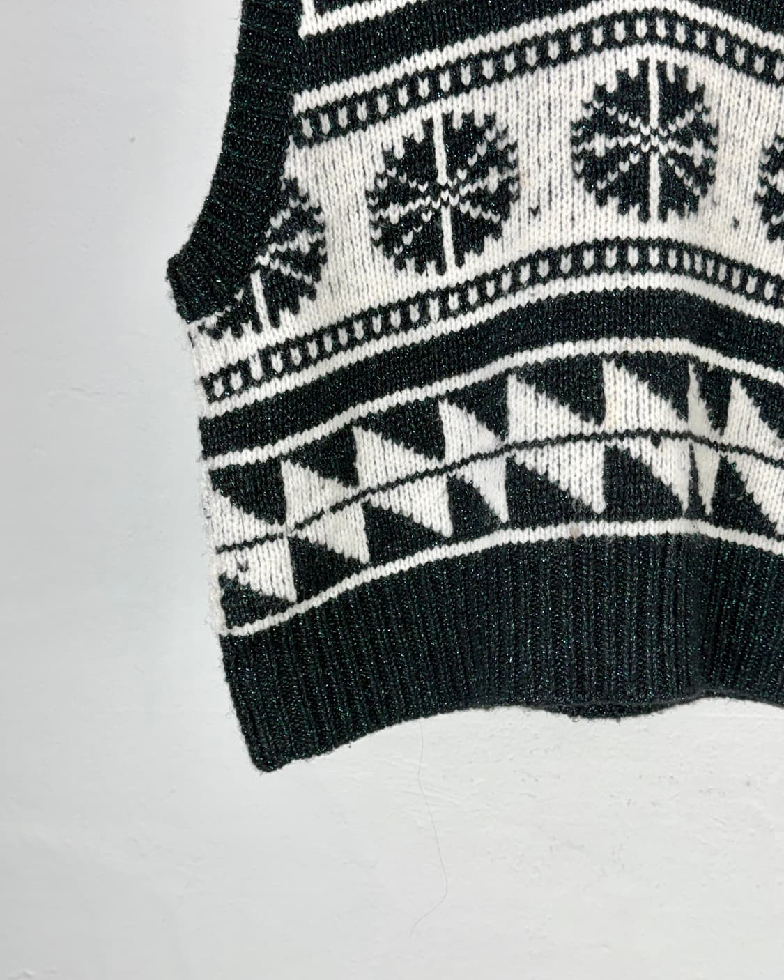 마수 22fw 트윙클 코위찬 브이넥 니트 베스트 상품이미지4