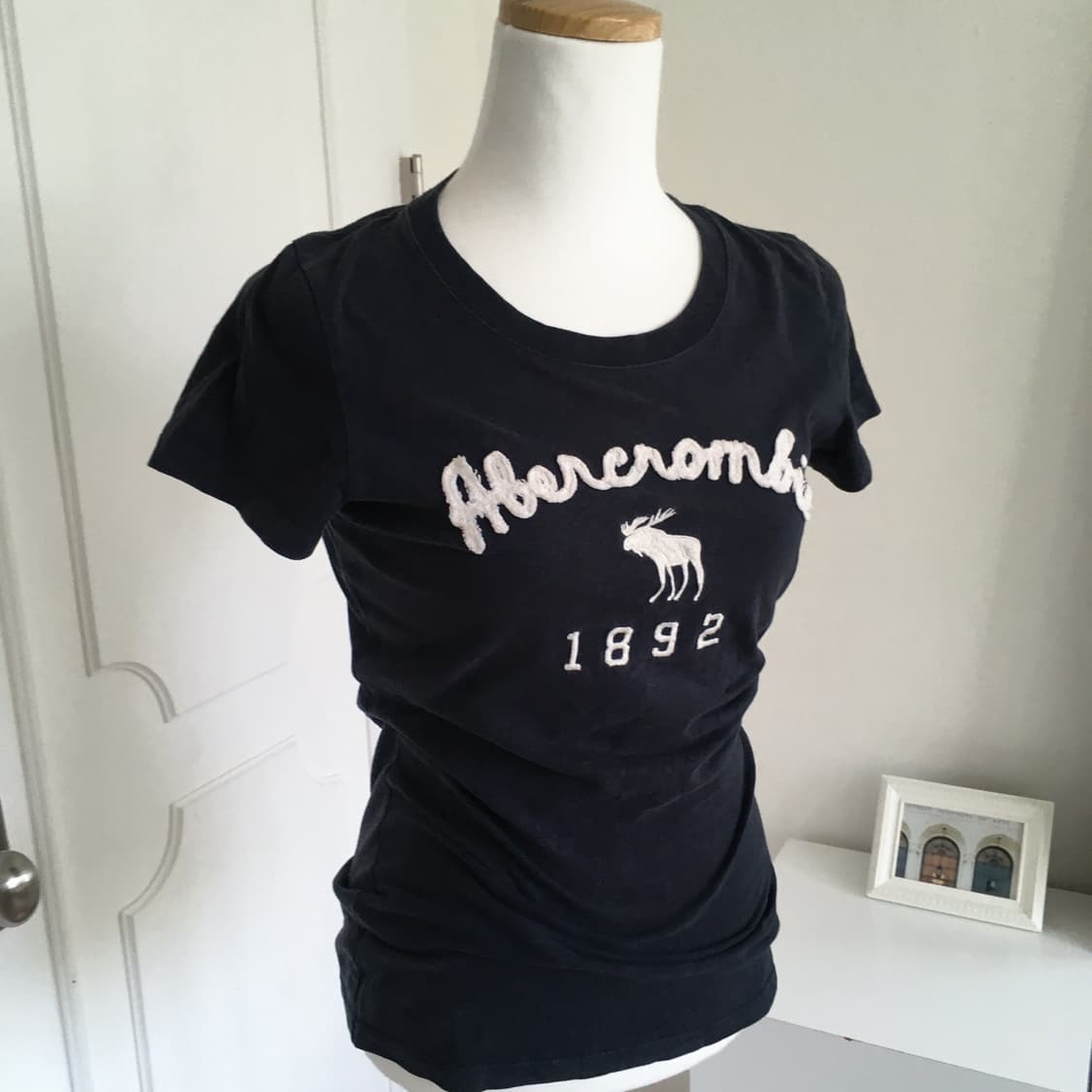 아베크롬비 y2k 슬림핏 반팔티 네이비 상품이미지2