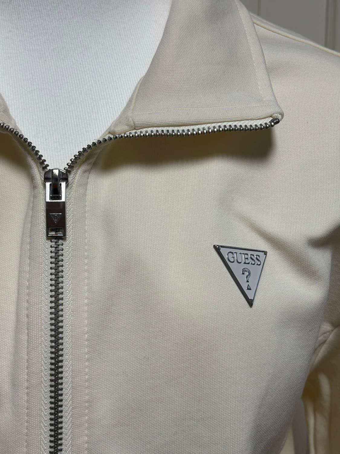 게스 크림아이보리 집업 상품이미지2