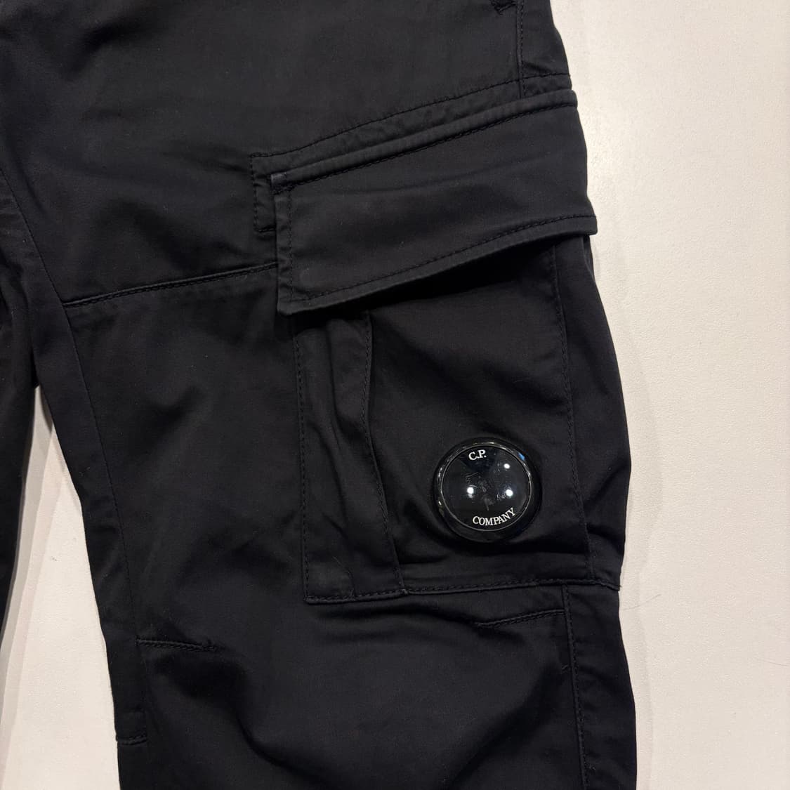 [46] 23s 씨피컴퍼니 수입택 렌즈 와펜 블랙 카고 팬츠 C511 상품이미지3
