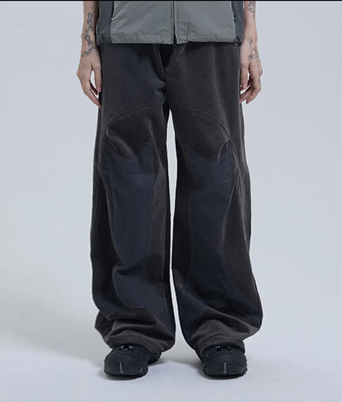 더콜디스트모먼트 코듀로이 메쉬 와이드 팬츠 차콜 상품이미지8