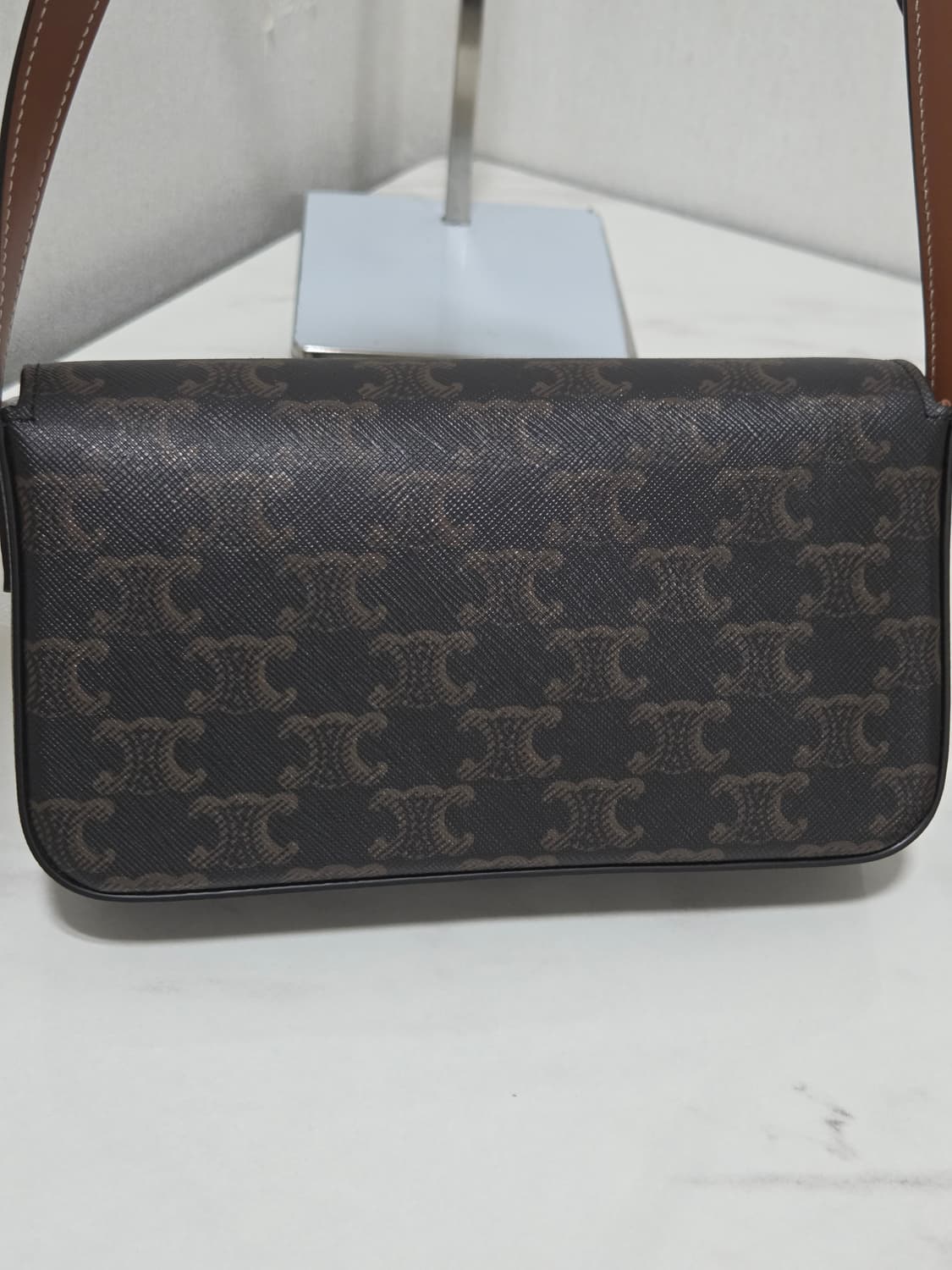 [새상품급] 셀린느 트리옹프 클로드 숄더백 Black Tan 상품이미지8