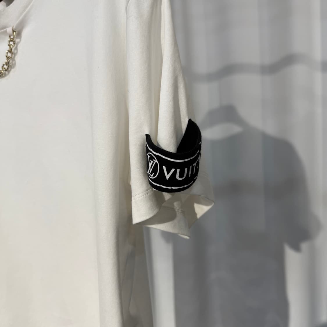 (M) 루이비통 lv 체인 디테일 여성 반팔 티셔츠 상품이미지3