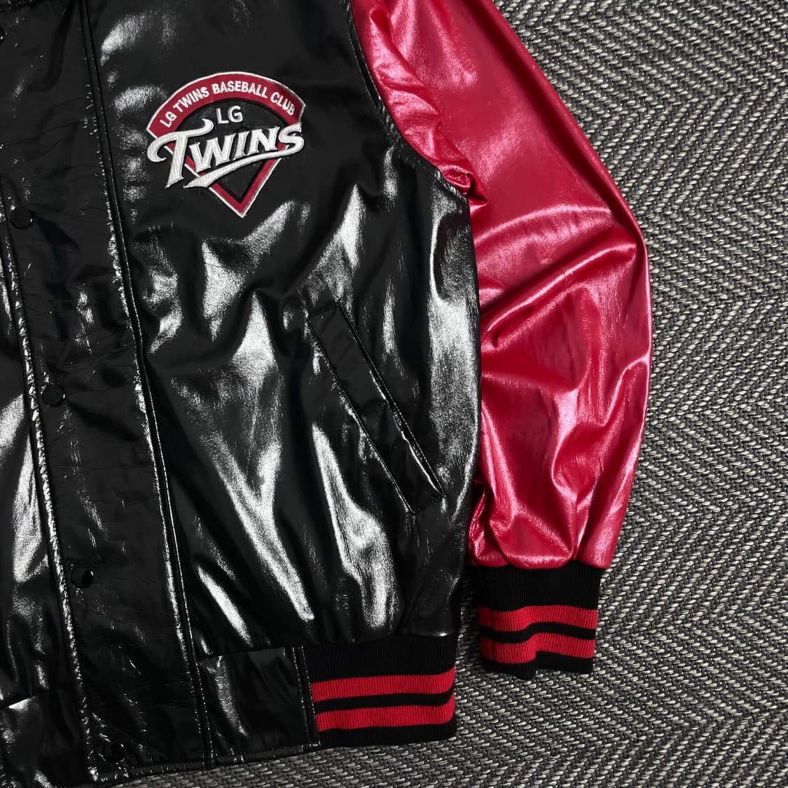 데상트 KBO LG 트윈스 유광 베이스볼 바시티 자켓y 3242 상품이미지4