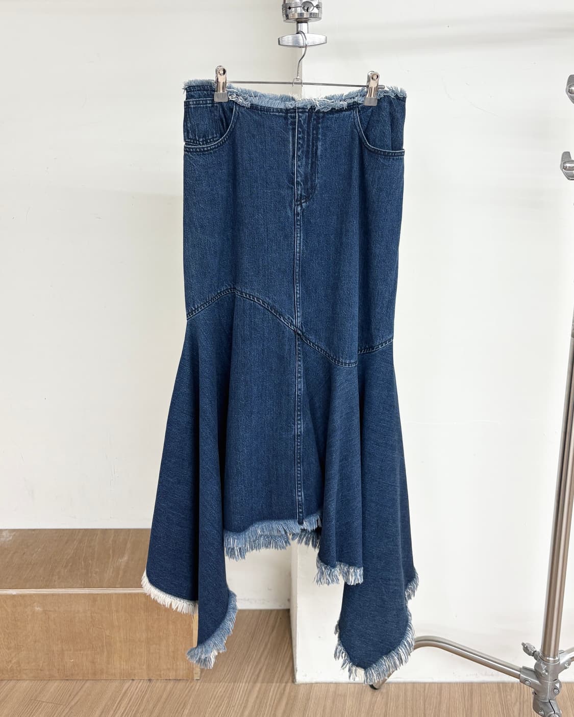 마르케스 알메이다 데님 프린지 언밸런스 롱 스커트 상품이미지1