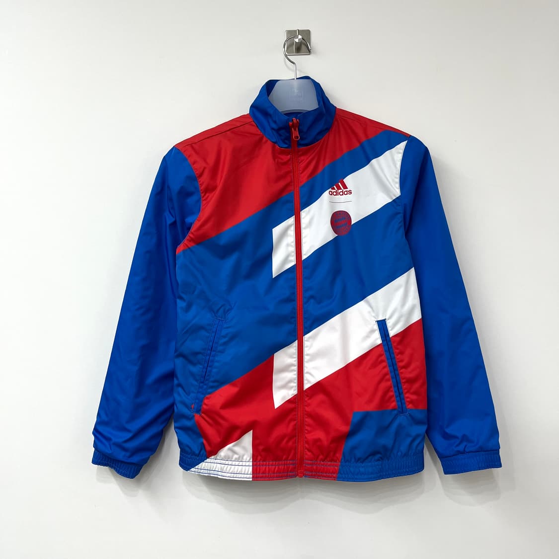 아디다스 22-23 바이에른 뮌헨 앤섬 리버시블 자켓 상품이미지6