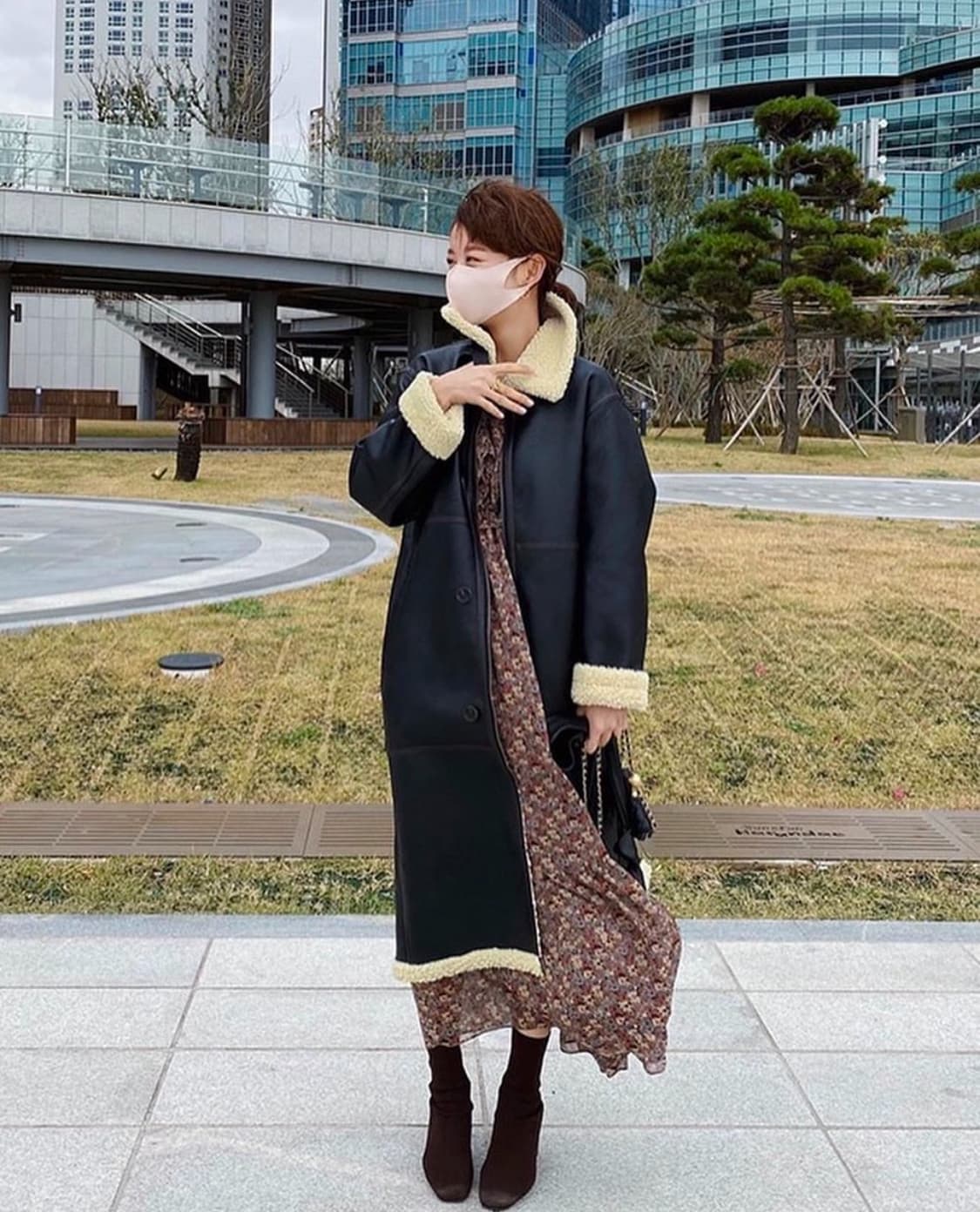 새상품 ) 임블리 덤블이쏙배색라인 무스탕 상품이미지4