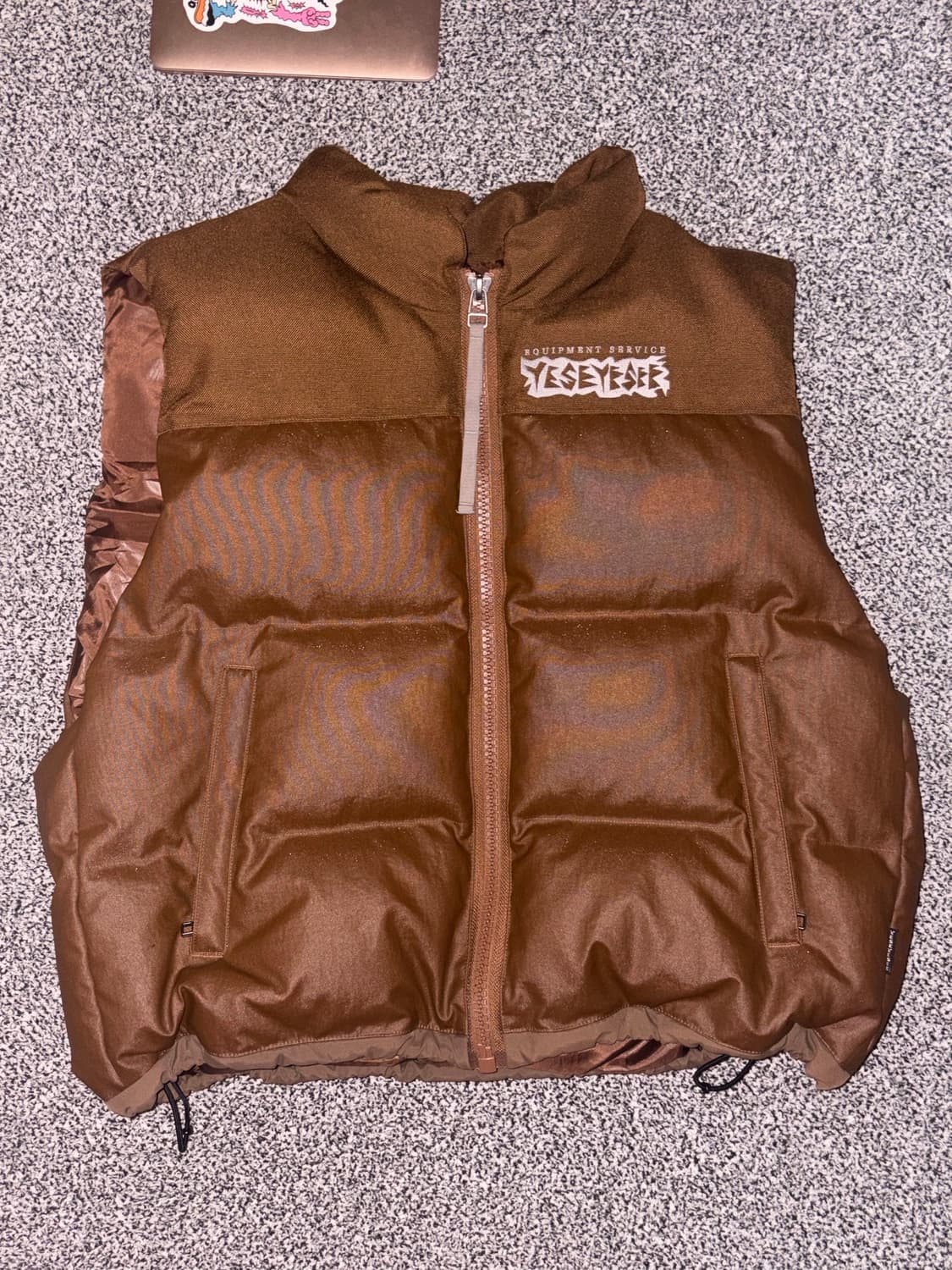 [YESEYESEE] Hoolignas Down Vest Brown 상품이미지2