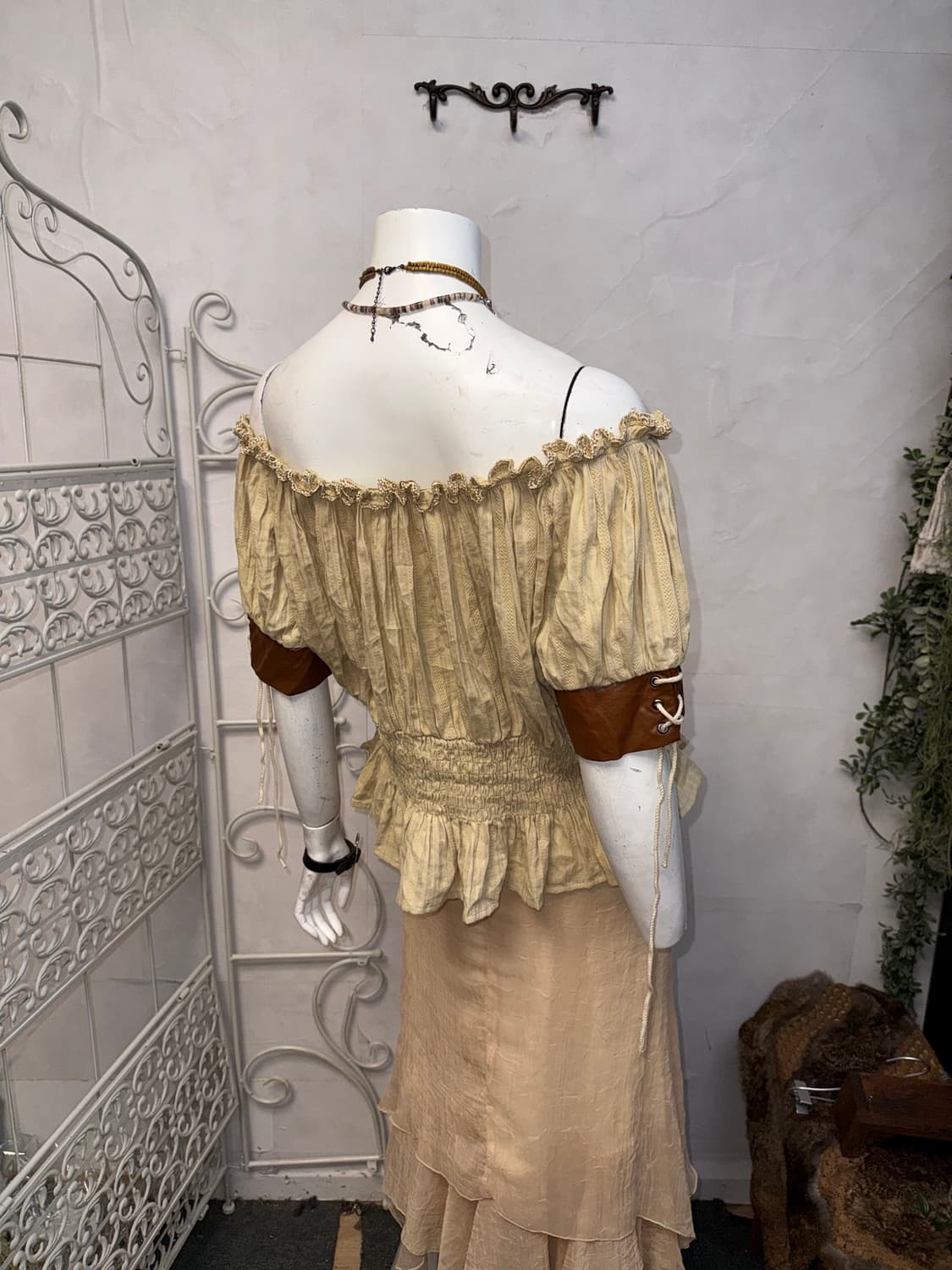 Beige bohemian western laceup 오프숄더 bl 상품이미지7